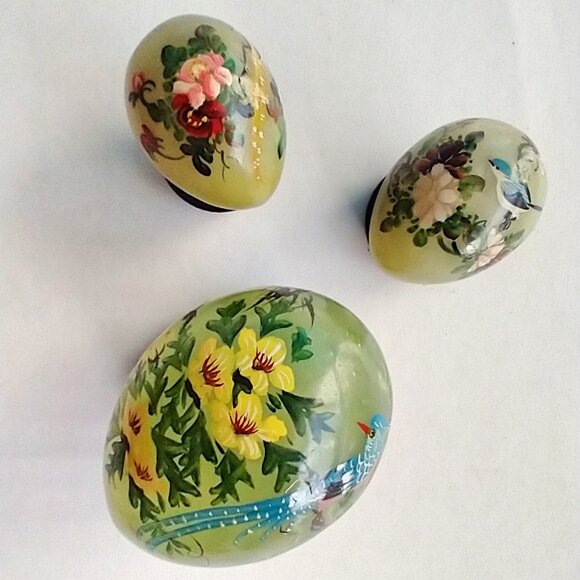Vintage Chinese Jade Green Egg Trio Hand Painted Stones w/Stands - Picture 2 of 15